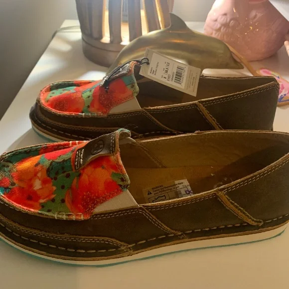 Ariat Women's Floral Moccasins - Red and Green - Picture 2 of 6